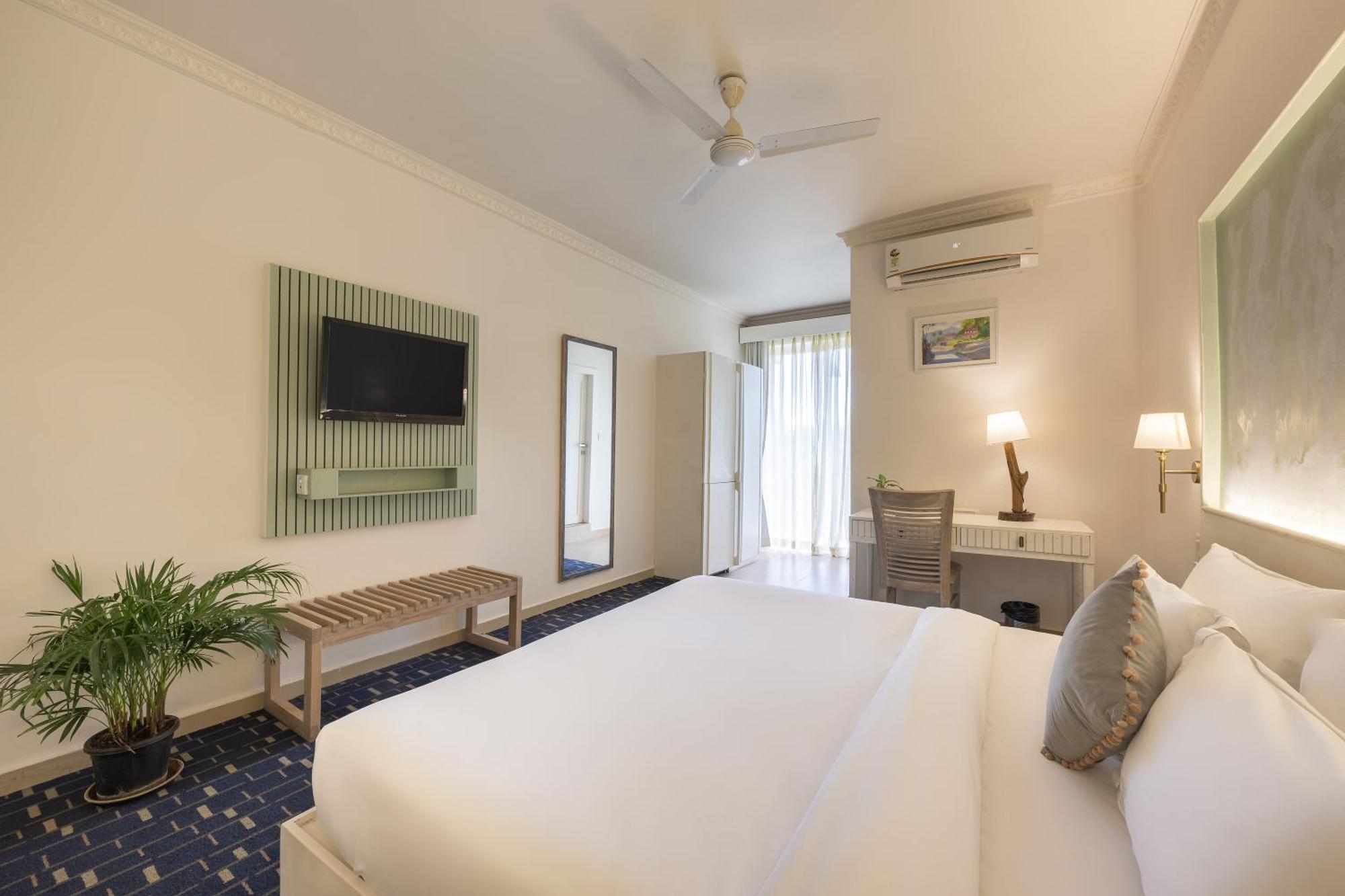 Echor Samara Morjim Goa Sea View Restro Hotel Exterior photo